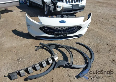 2020 Ford Escape Titanium z USA, uszkodzony, nr VIN 1FMCU9J98LUB15425